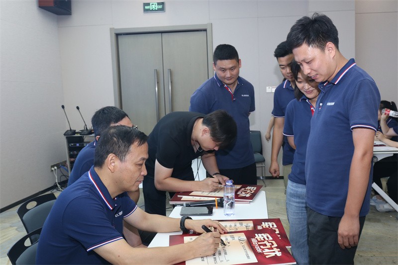 逆風(fēng)飛揚(yáng) 決戰(zhàn)7月——國林地板7月PK啟動大會